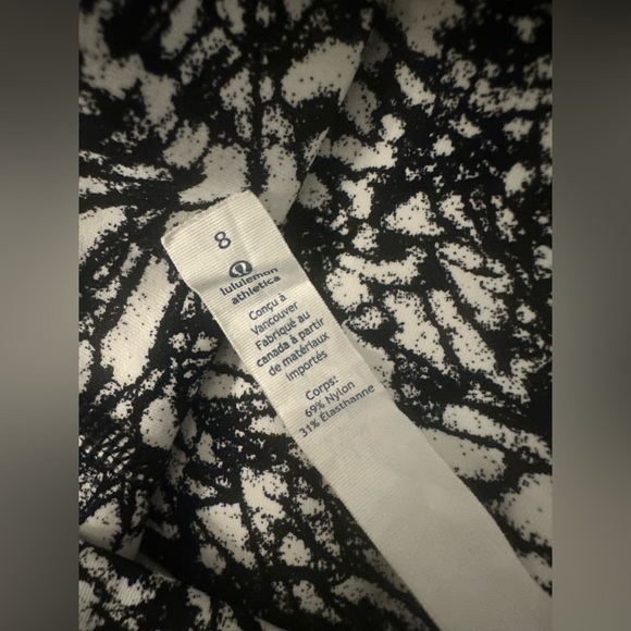 LULULEMON Align Crop 23" Venture Floral Alpine White Black size 8 LIKE NEW - Picture 9 of 11